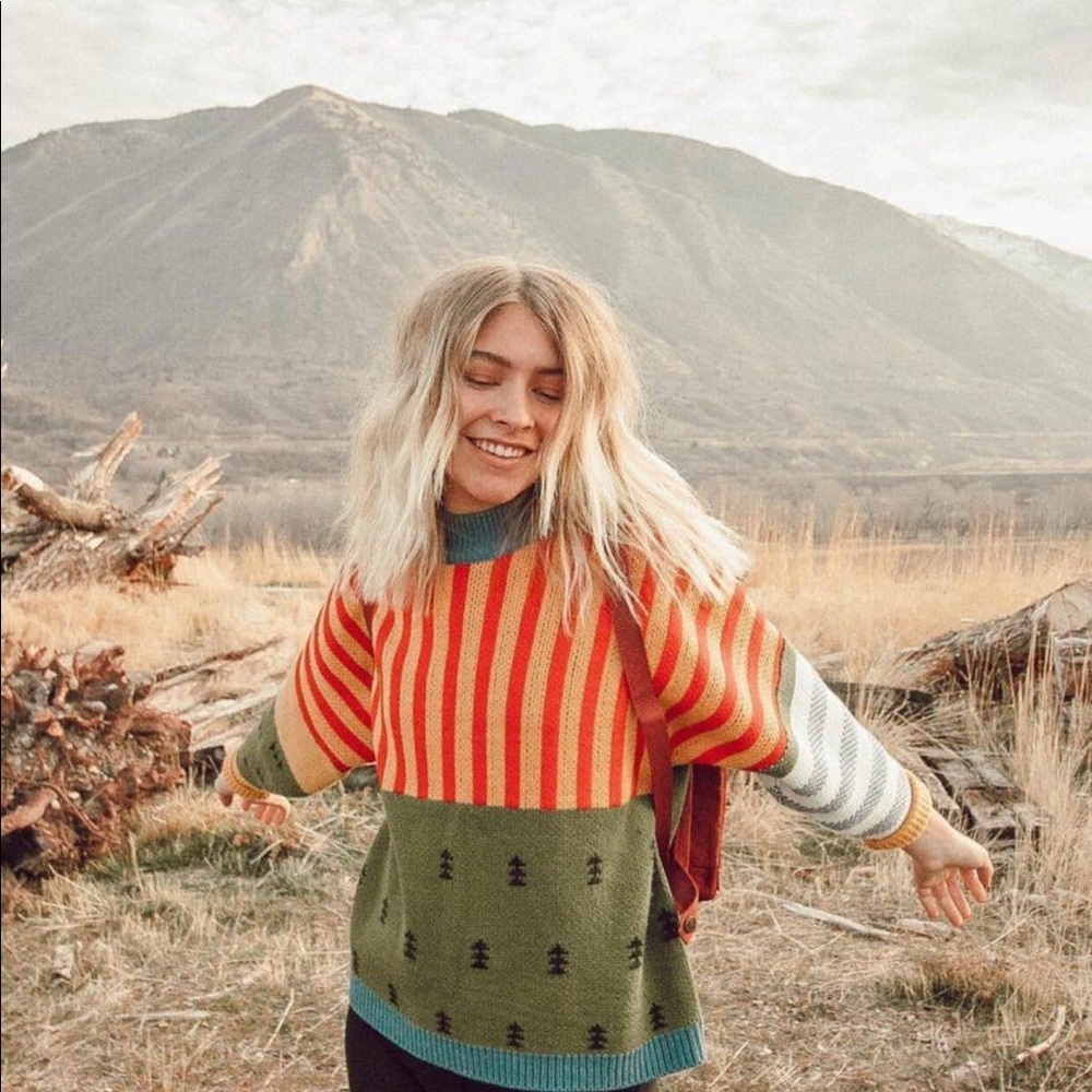 BRAND NEW SWEATER